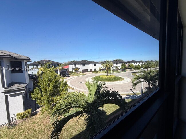 Foto del edificio - 9143 NW 161st St