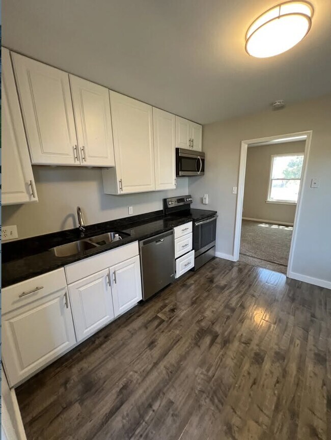 Building Photo - 633 E 500 S