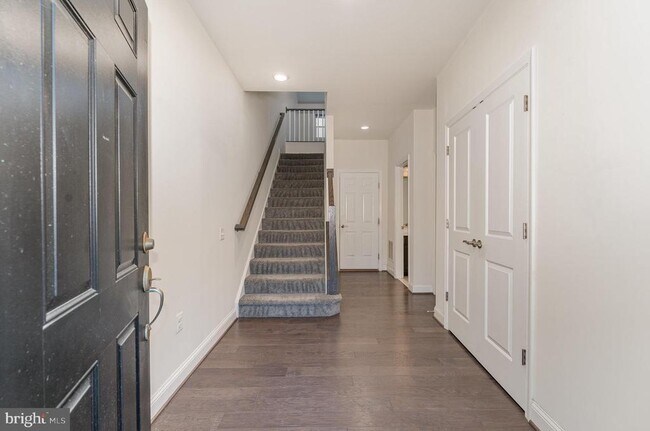 Foto del edificio - 1729 Cottonwood Grove Rd
