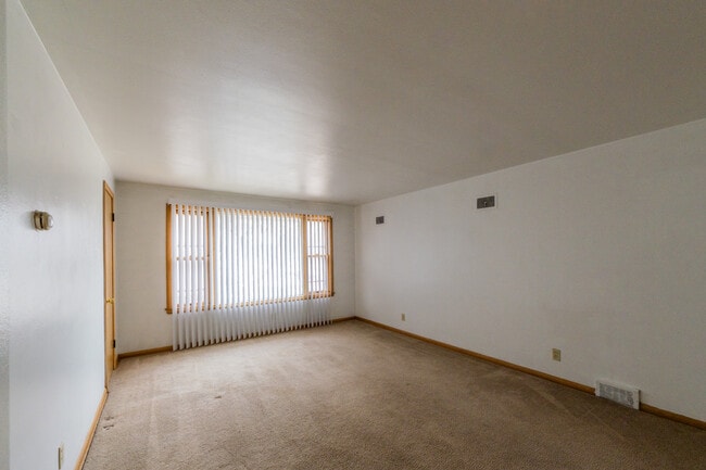 Livingroom - 3061 S 72nd St