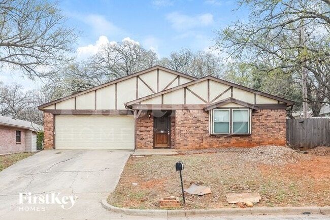 Building Photo - 4817 Crest Dr