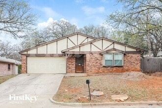 Building Photo - 4817 Crest Dr