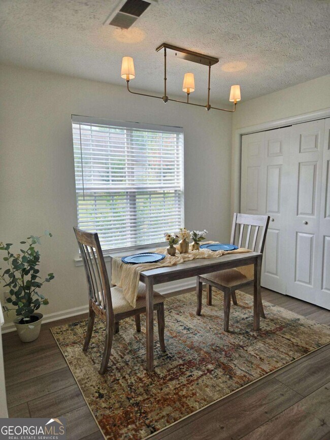 Foto del edificio - 2633 English Oaks Ln NW