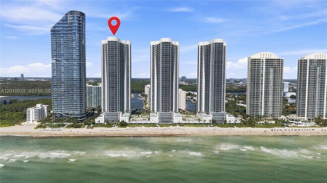 Foto del edificio - 15811 Collins Ave