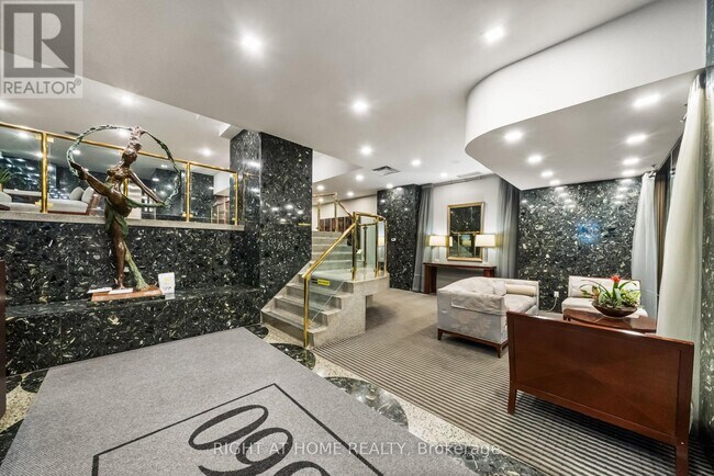 Photo du bâtiment - 360 Bloor St E
