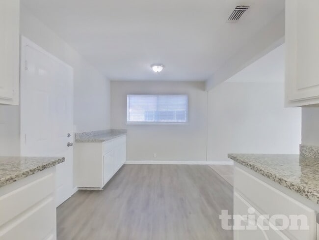 Building Photo - 1276 Alderwood Way