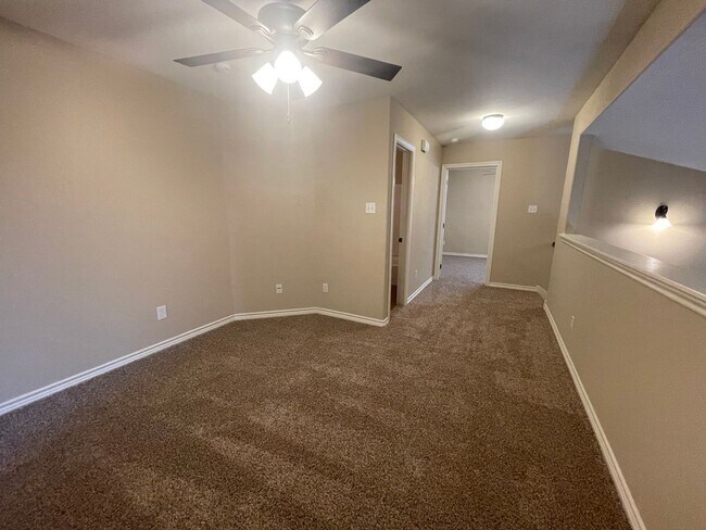 Building Photo - 3BR/2.5BA Townhome | 18' Ceilings | Granite | Garage | Lawn Care Incl | Benbrook TX 76116