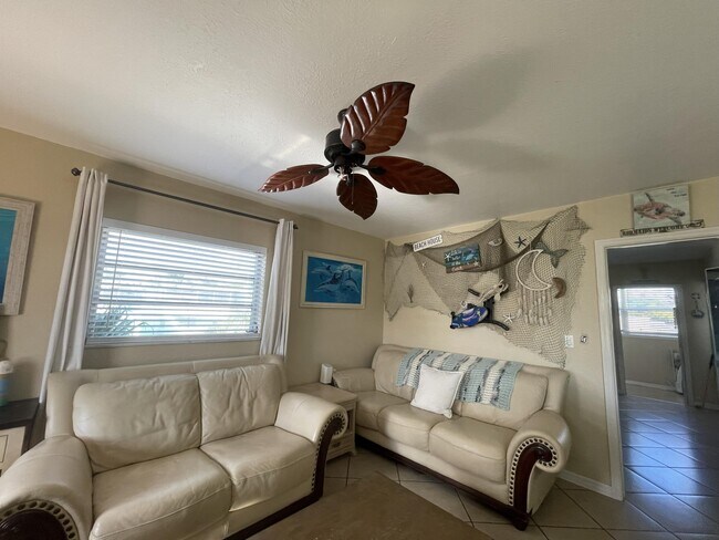 Building Photo - 229 SE 1st Ave