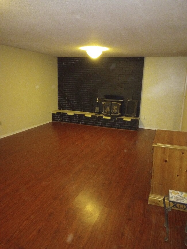 Building Photo - 2050 SW Pheasant Dr