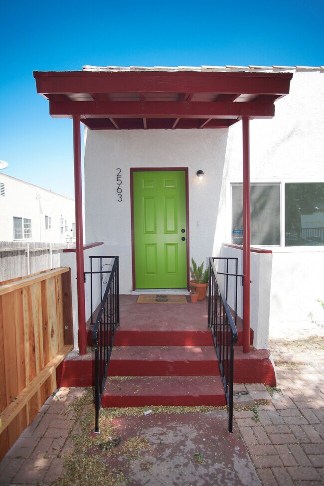 Building Photo - 2563 Ganahl St