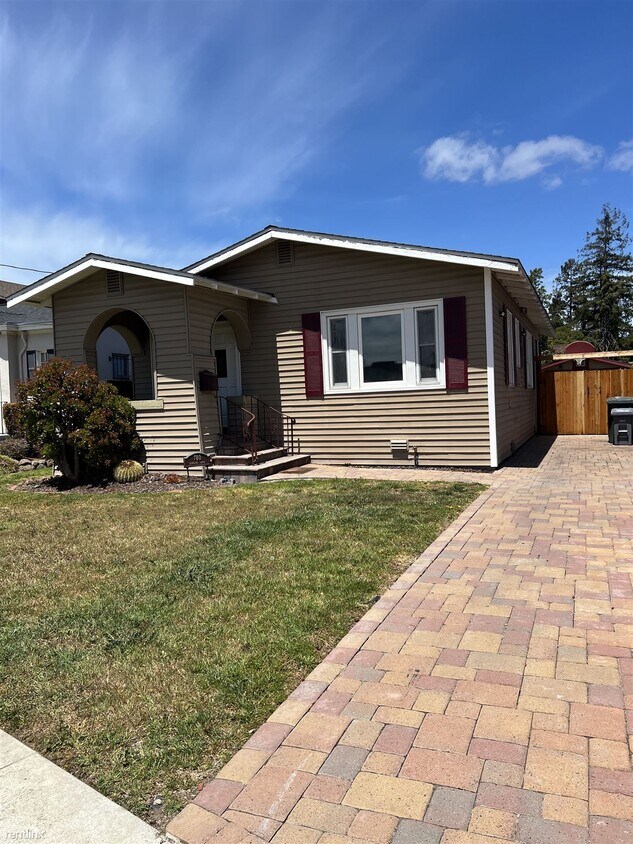 Primary Photo - 2 br, 2 bath House - 780 Dowling Boulevard