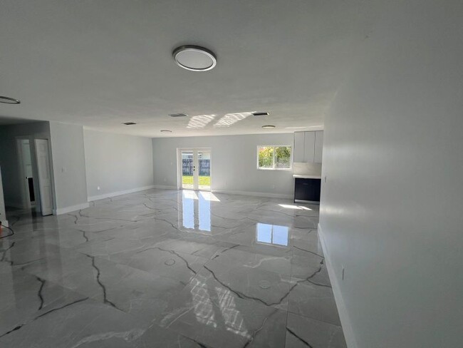 Building Photo - 3300 SW 127th Ave