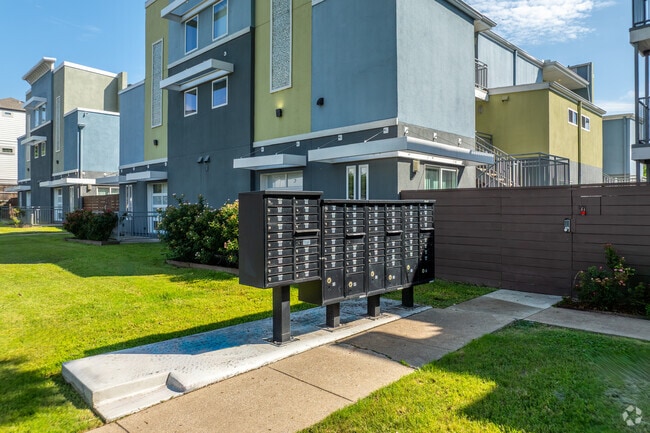 Building Photo - Nuvo Park Place