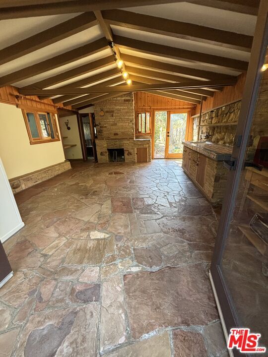 Foto del edificio - 2033 Corral Canyon Rd