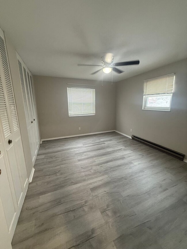 Building Photo - One bedroom upstairs apartment for rent