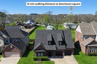 Building Photo - 110 SE G Ct