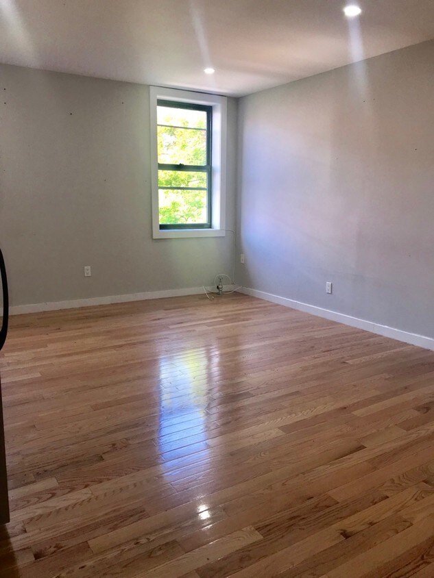Foto principal - 235 W 135th St