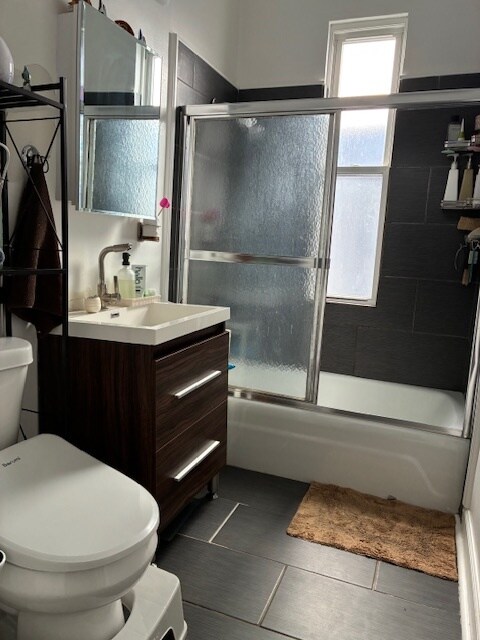 Bathroom - 1615 W Barry Ave