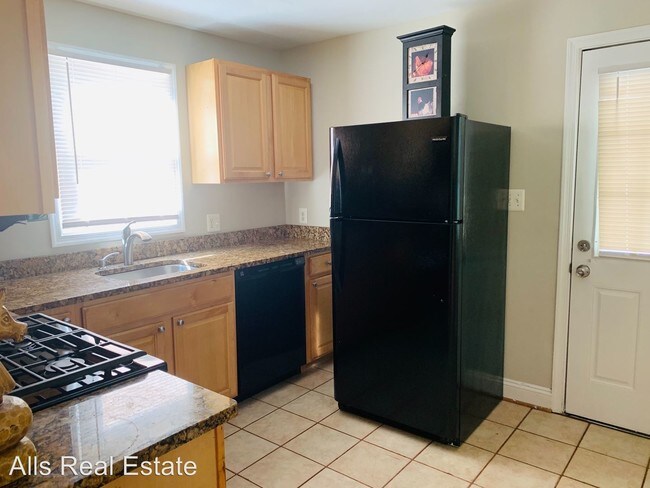 Foto del edificio - 3 br, 2 bath House - 42 Shirley Ave. 42 Shr