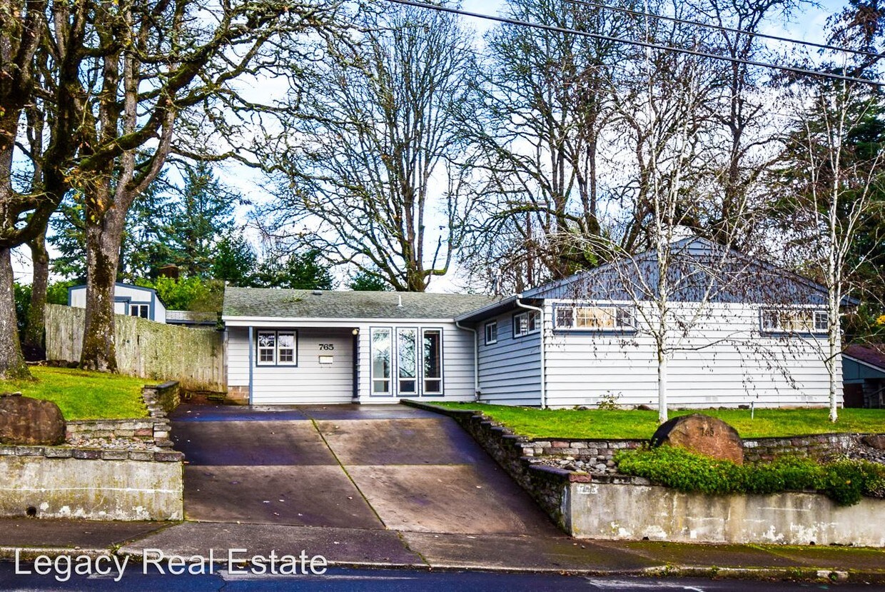 Foto principal - 3 br, 2 bath House - 765 Hansen Ave S