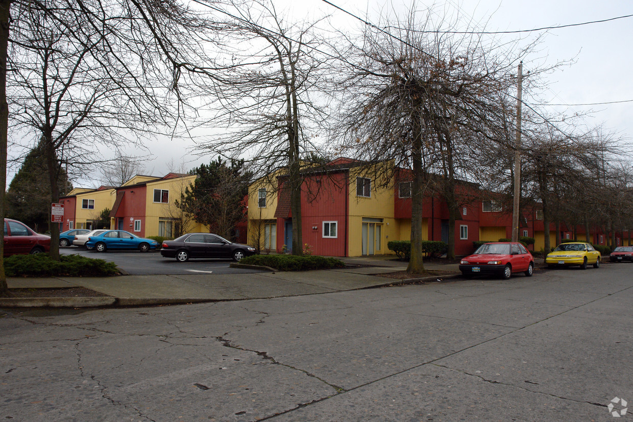 Building Photo - The Plaza Townhomes