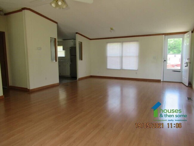 Foto del edificio - 144 Sullivan Rd.