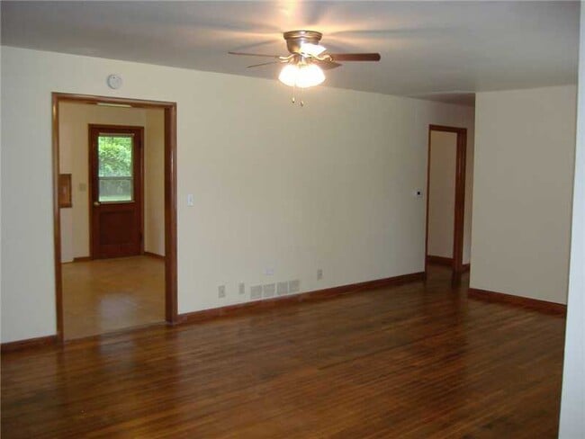 Building Photo - 1212 W Pine St