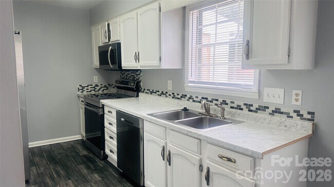Foto del edificio - 11008 Hunter Trail Ln