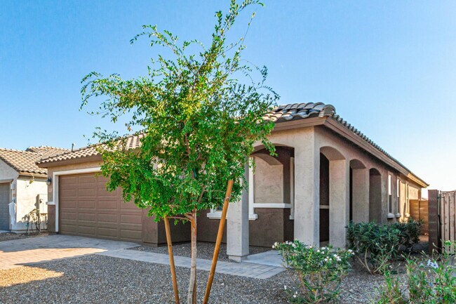 Building Photo - 19725 W Rancho Dr