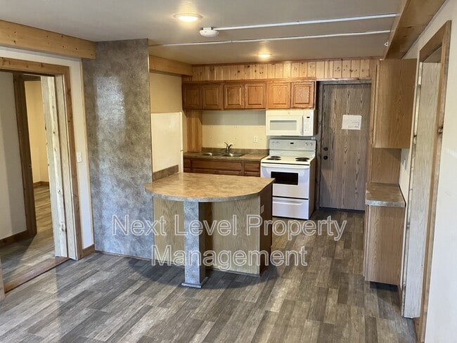 Building Photo - 9 River Rd