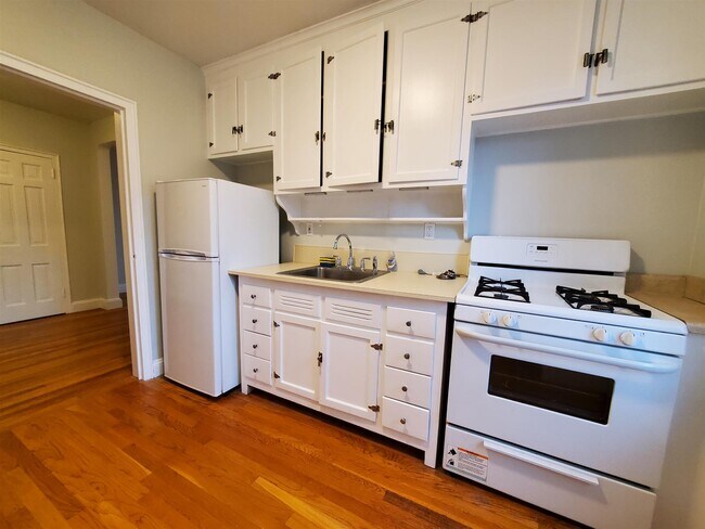 Building Photo - 16 Ware St