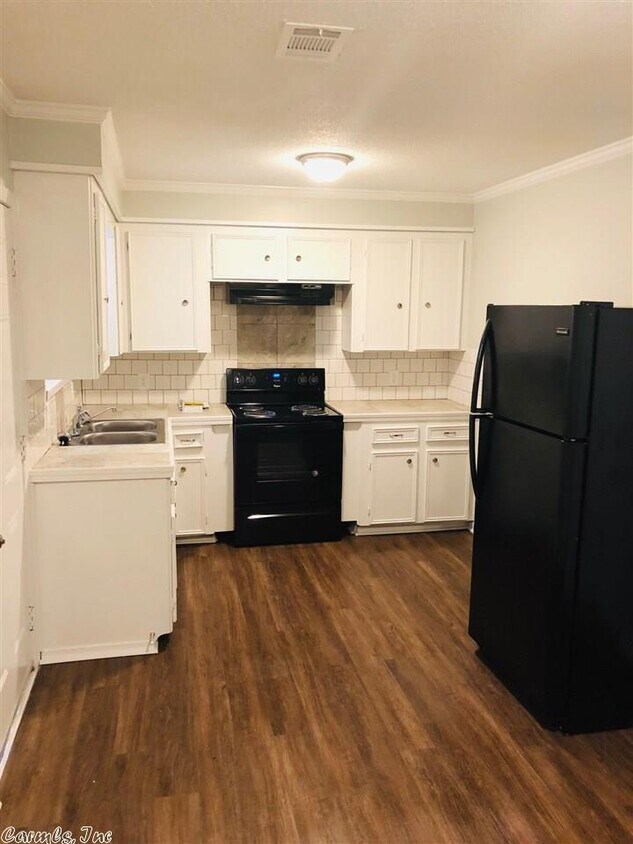 Foto del edificio - 9109 Byron Dr