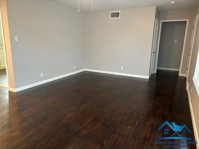 Foto del edificio - 616 E Parkway St