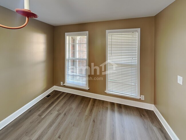 Foto del edificio - 705 Milbridge Ct
