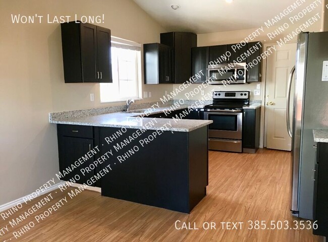 Building Photo - 3 Bed/2 Bath Upper Level Duplex in Layton