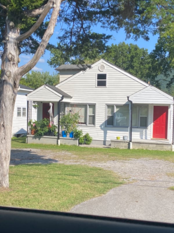 Primary Photo - 30 Lilac Ave