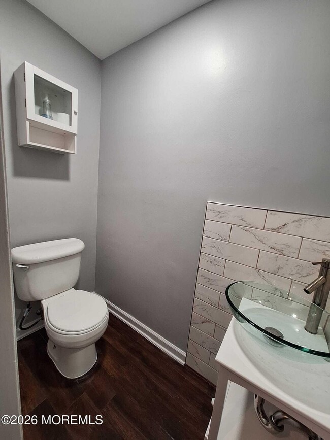 Foto del edificio - 135 Briar Mills Dr