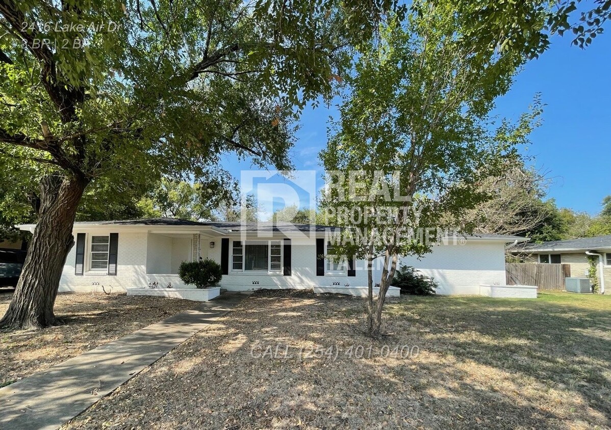 Primary Photo - Charming 3/2 bedroom home ready for you to...