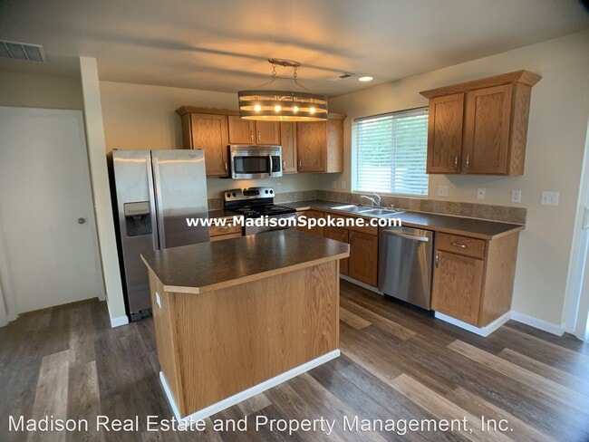 Building Photo - 3 br, 2 bath House - 7715 N Maple St.