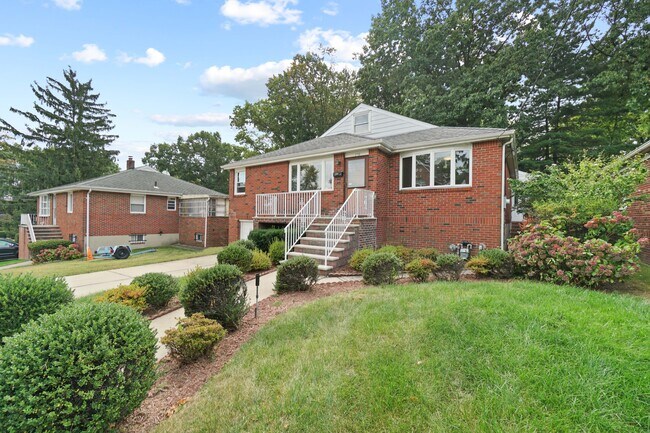 Building Photo - 270 McElroy Ave