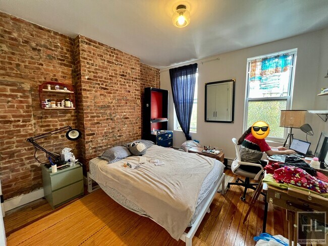 Foto del edificio - 2BR In the Heart Of Bushwick East Williams...