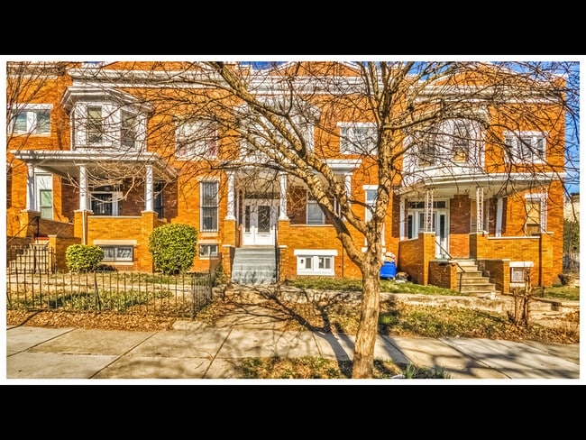 Building Photo - 810 Brooks Ln