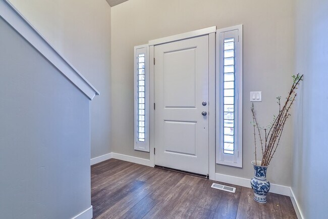 Building Photo - 1063 W Osprey Dr