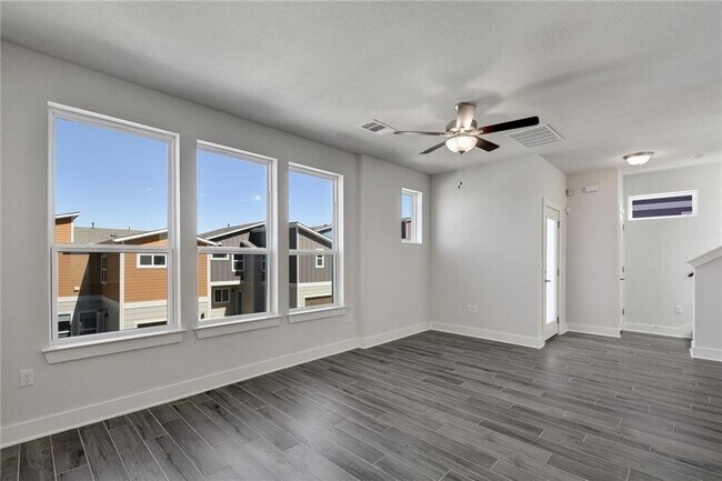 Foto del edificio - 2005 Sharper Mews Ln