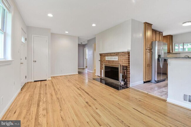 Foto del edificio - 9316 Warren St