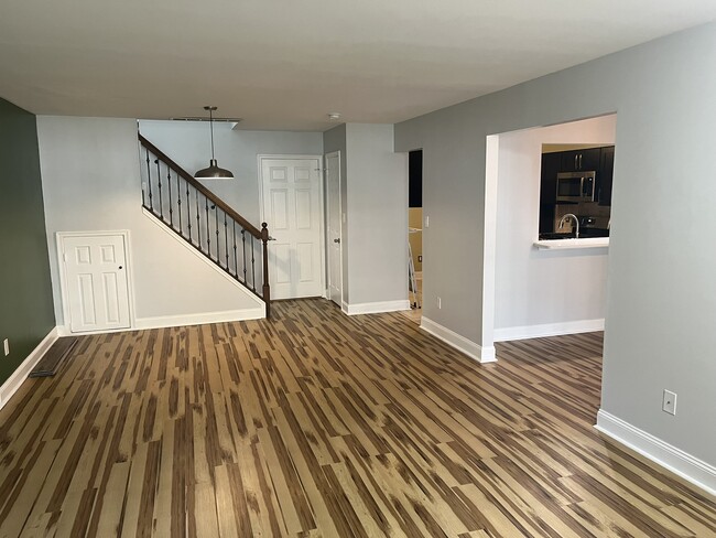 Building Photo - 6206 Coventry Way