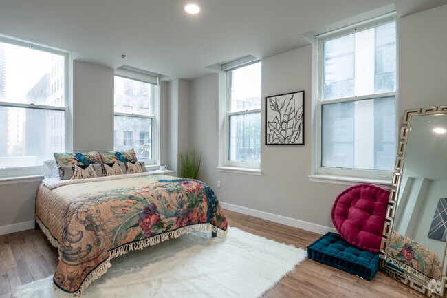 2 BR, 1 BA - 1,008SF - Playbill Flats