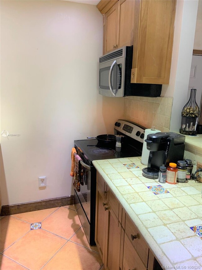 Building Photo - 10786 N Kendall Dr