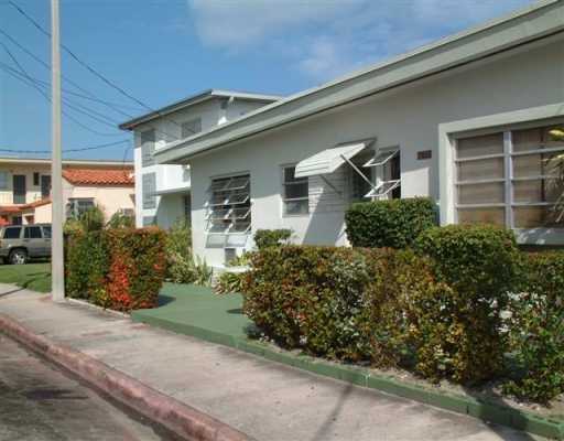 Foto del edificio - 7815 Byron Ave