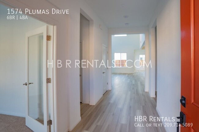 Foto del edificio - 1574 Plumas Dr